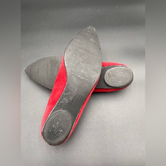 Stuart Weitzman Ballet Flats Womens 7M Ruby Red Suede Pointed Toe Bow Shoe - Picture 10 of 10